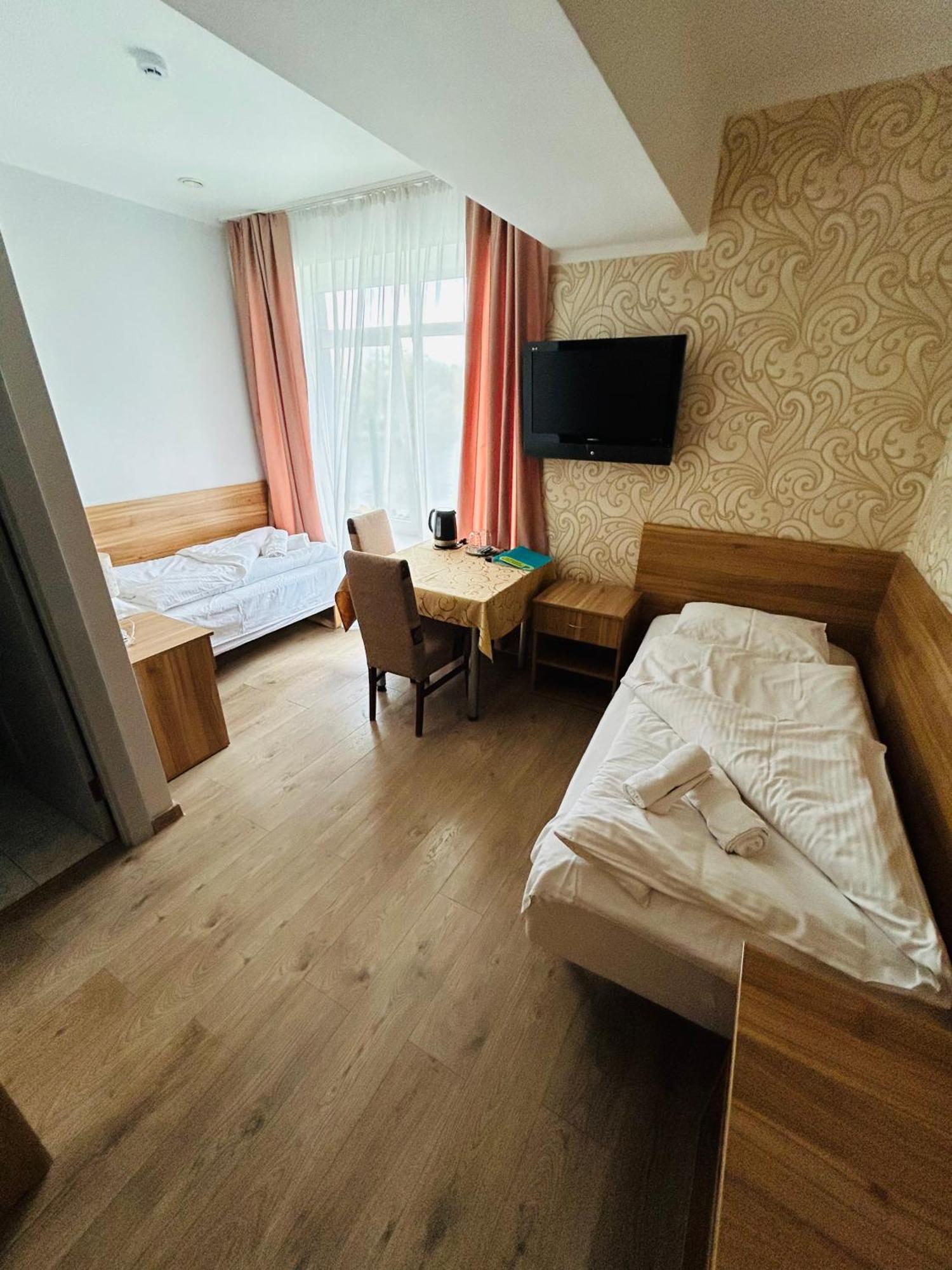 Hotel Viesbutis Banga Tauragė Esterno foto