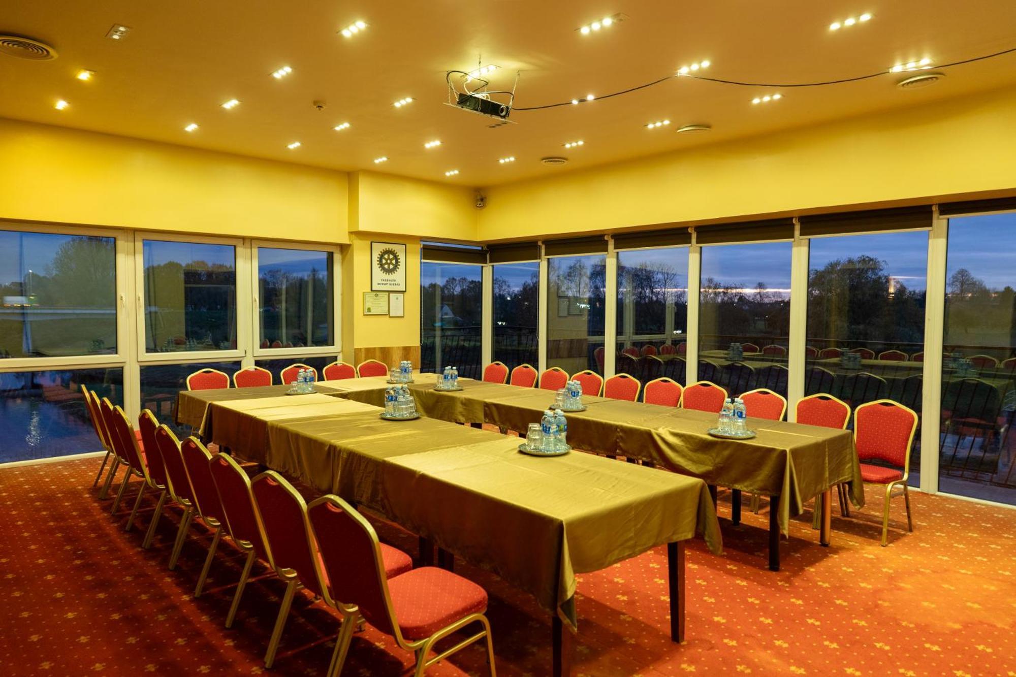 Hotel Viesbutis Banga Tauragė Esterno foto