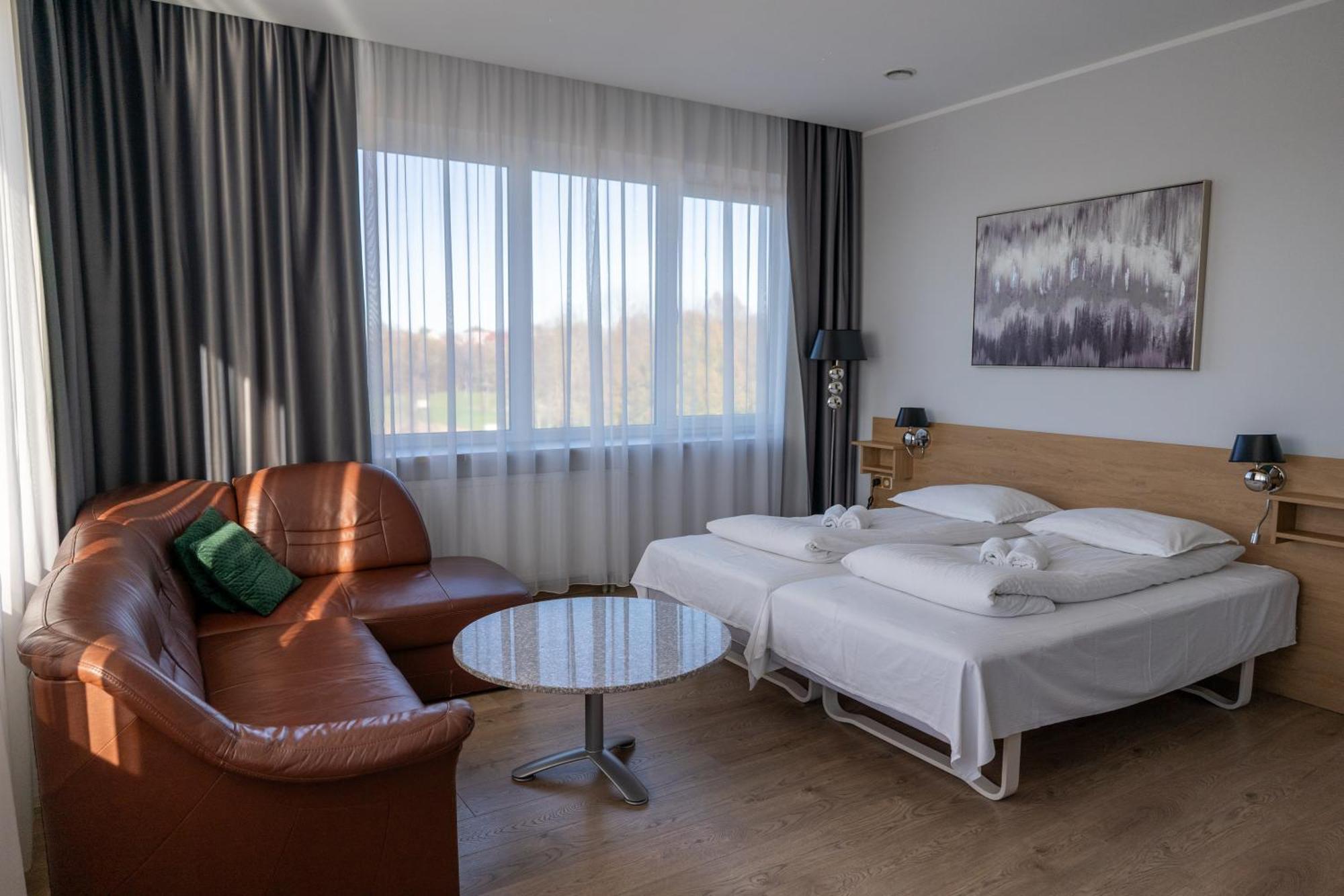 Hotel Viesbutis Banga Tauragė Esterno foto