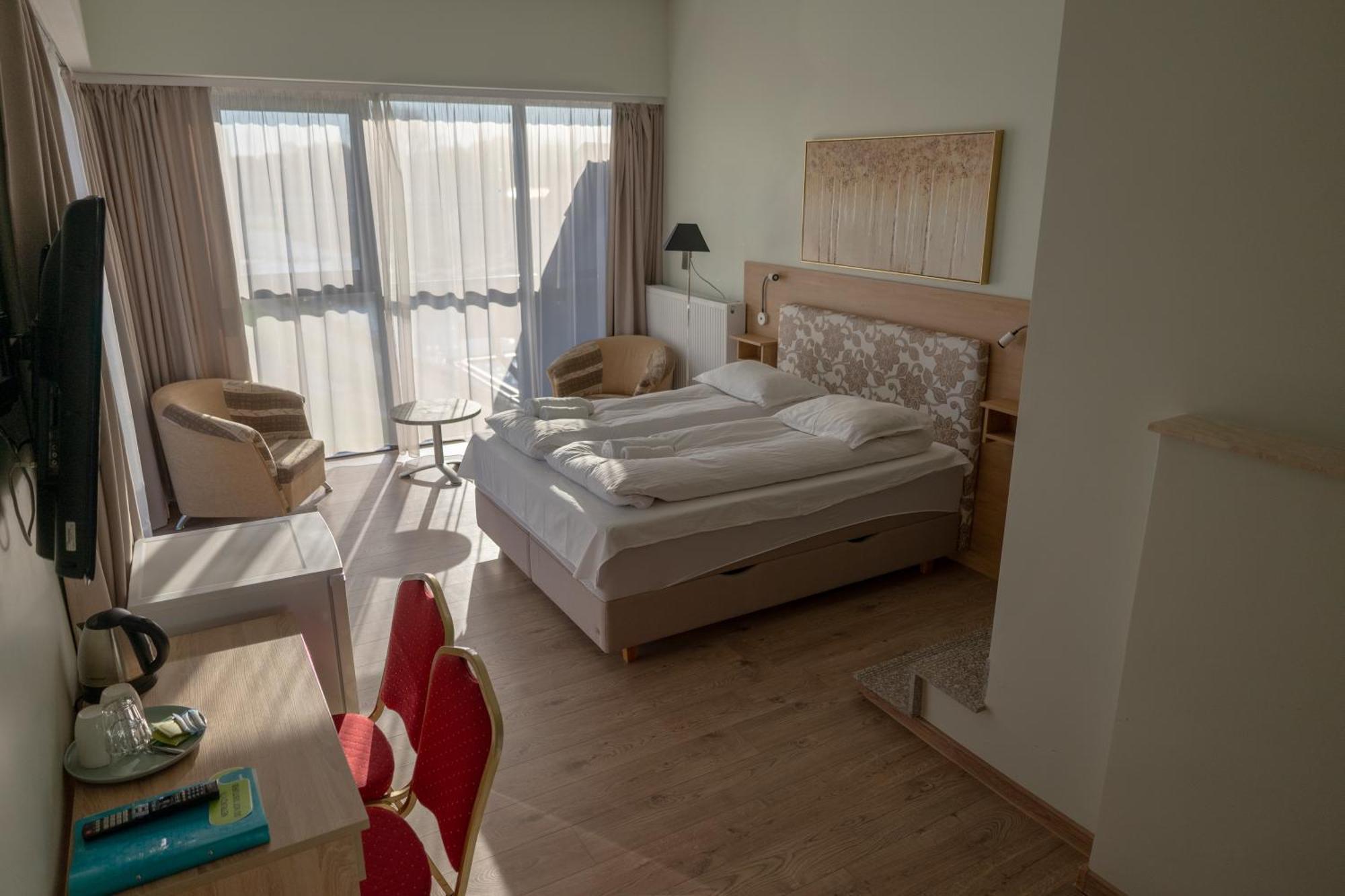 Hotel Viesbutis Banga Tauragė Esterno foto
