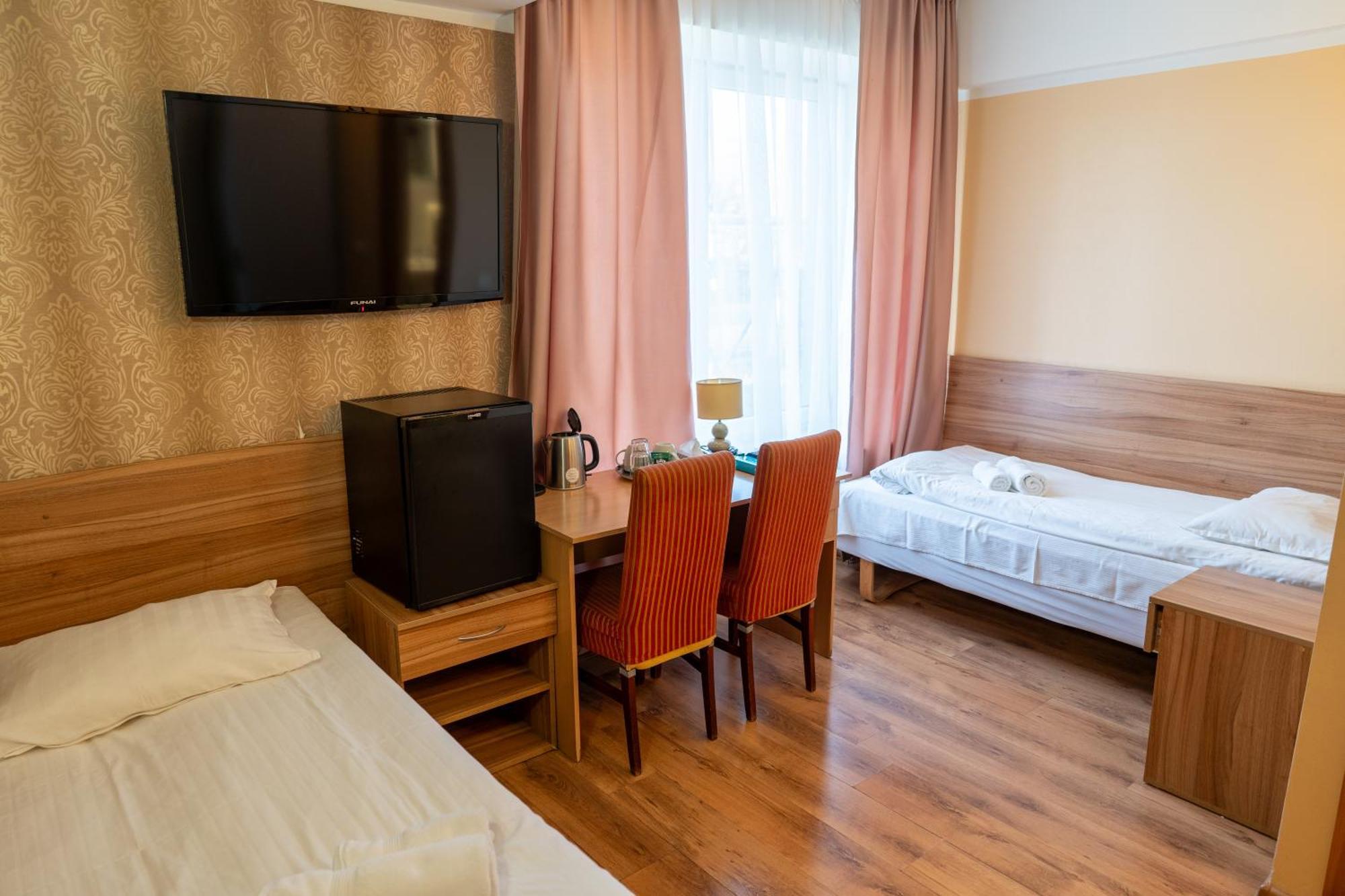 Hotel Viesbutis Banga Tauragė Esterno foto