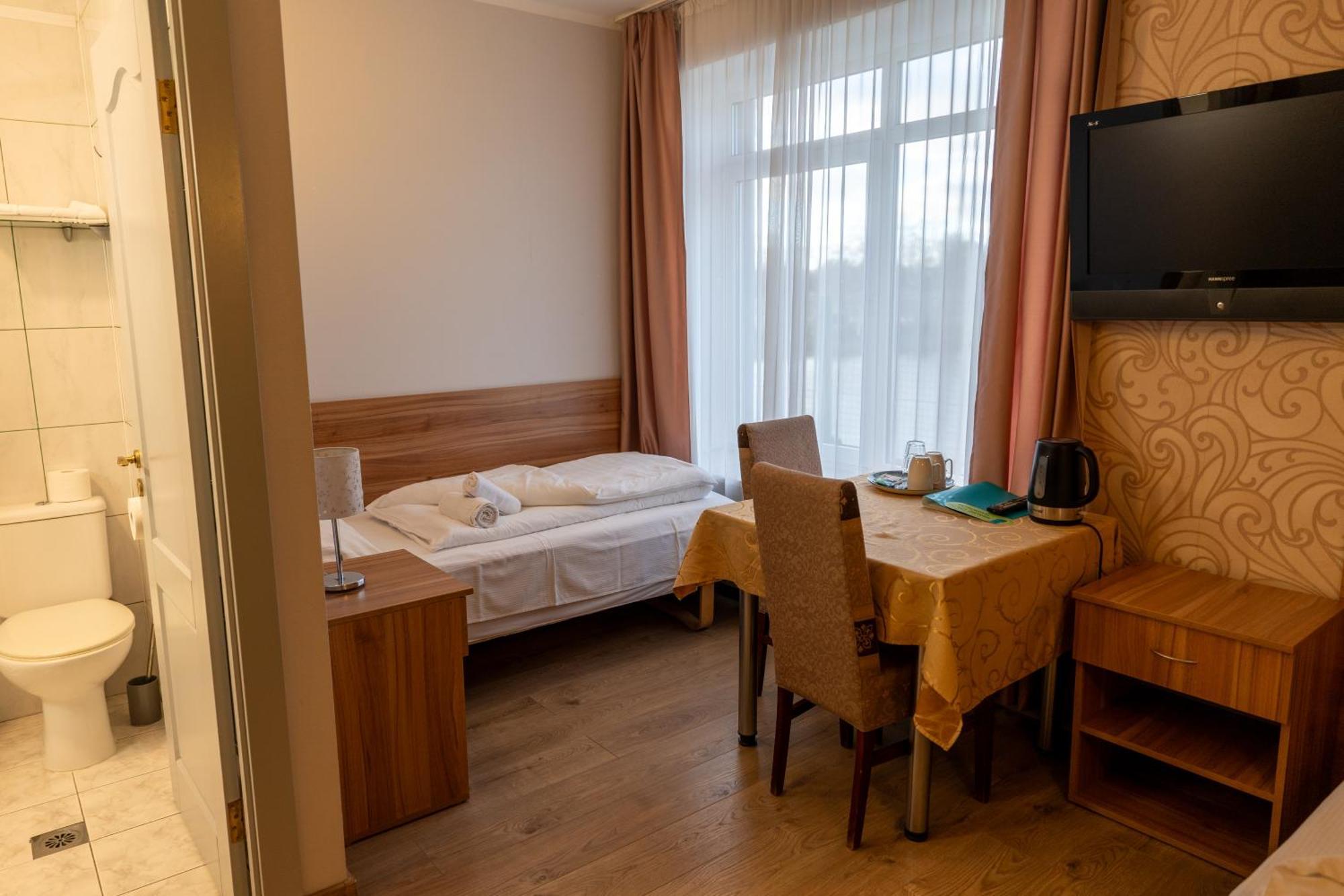 Hotel Viesbutis Banga Tauragė Esterno foto