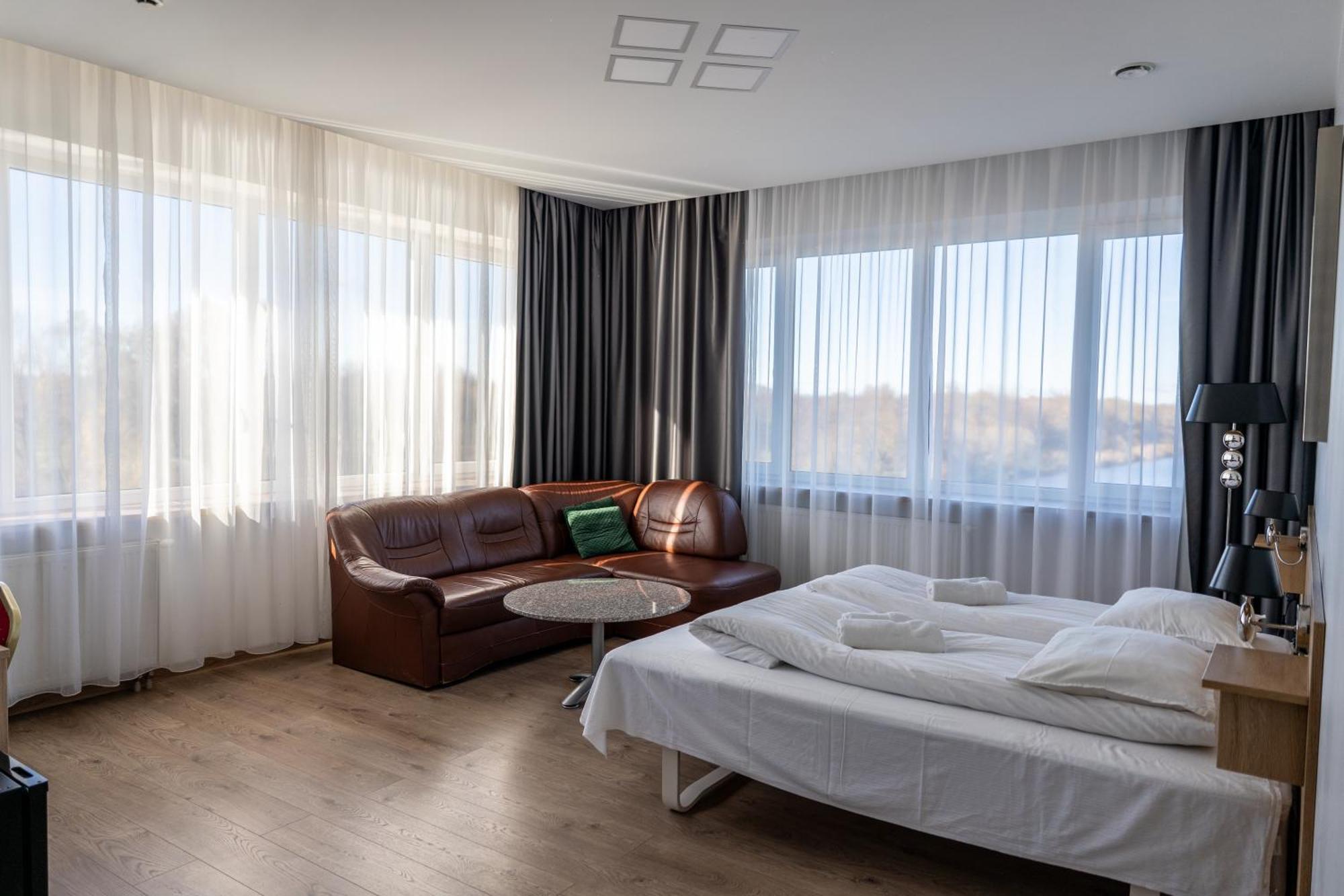 Hotel Viesbutis Banga Tauragė Esterno foto