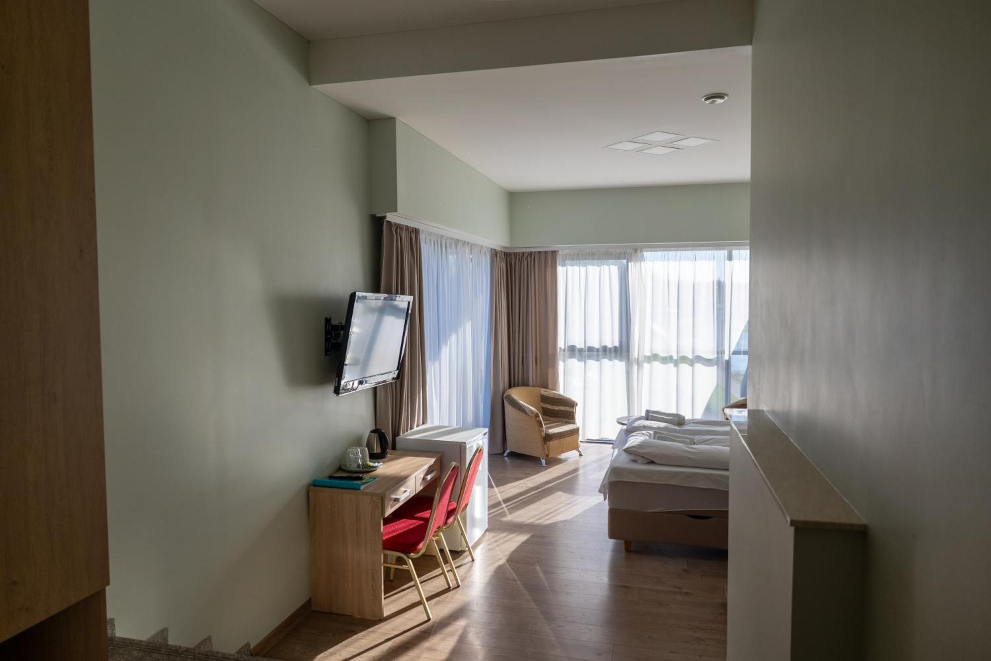 Hotel Viesbutis Banga Tauragė Esterno foto