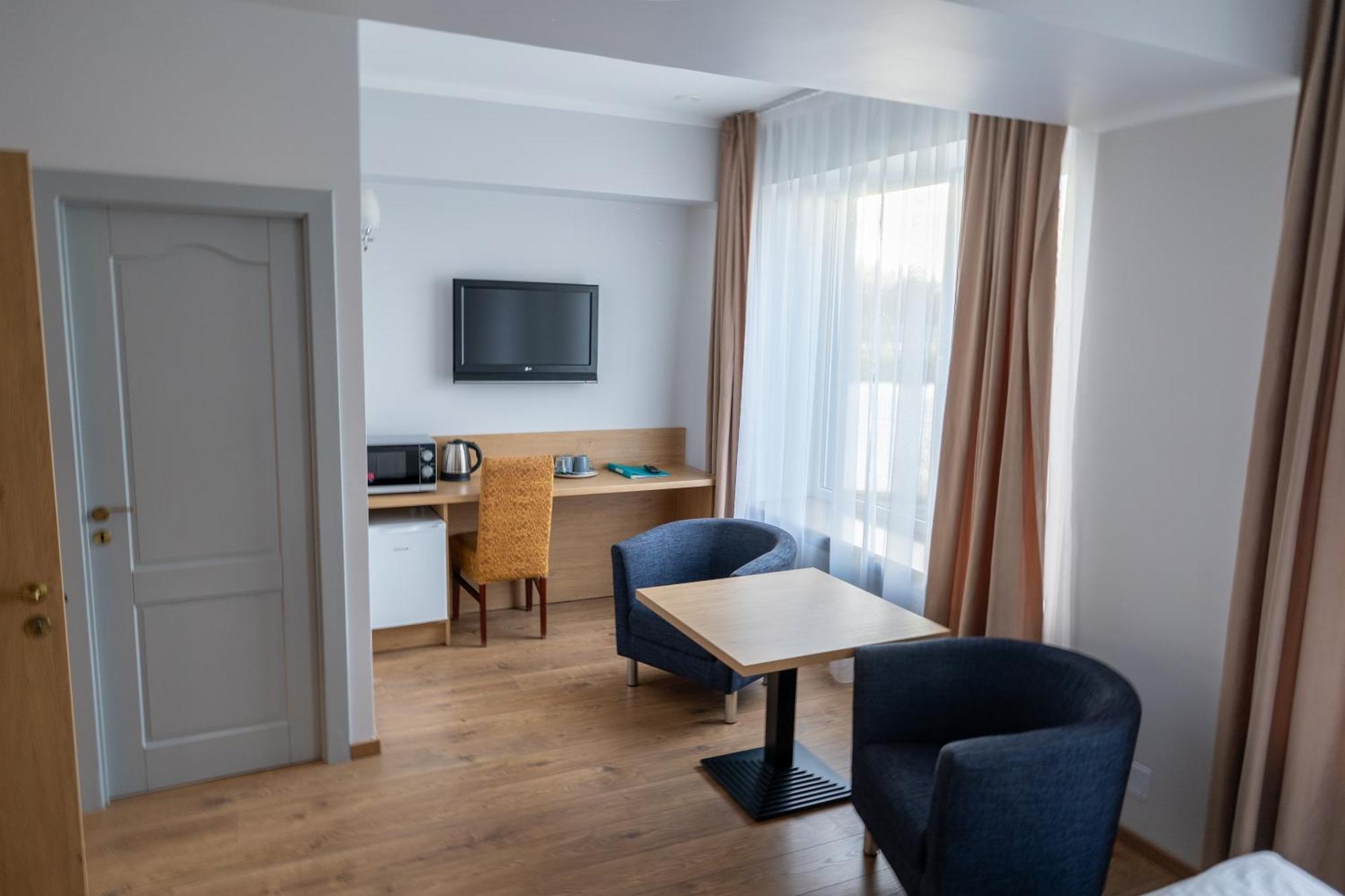 Hotel Viesbutis Banga Tauragė Esterno foto