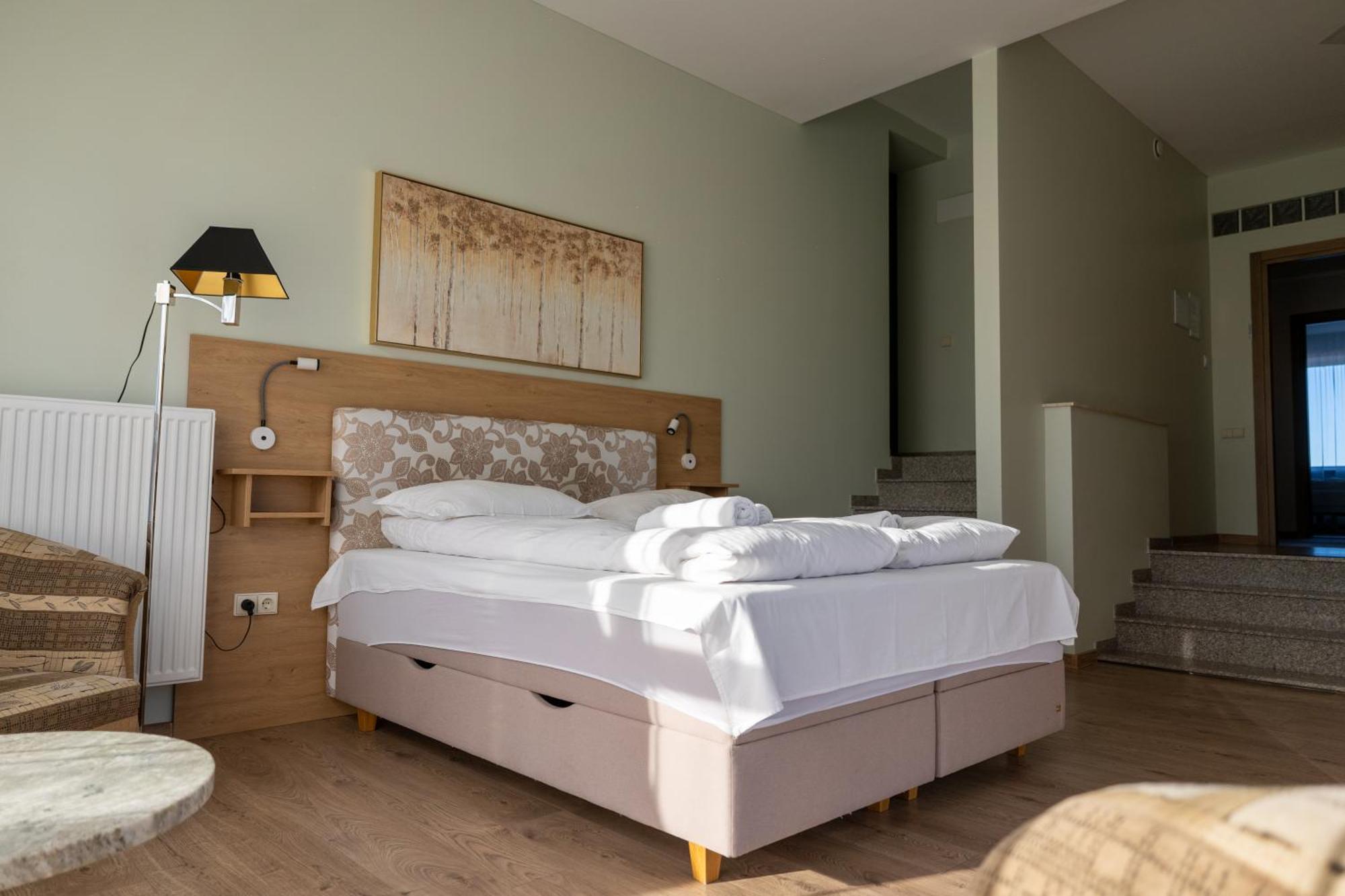 Hotel Viesbutis Banga Tauragė Esterno foto