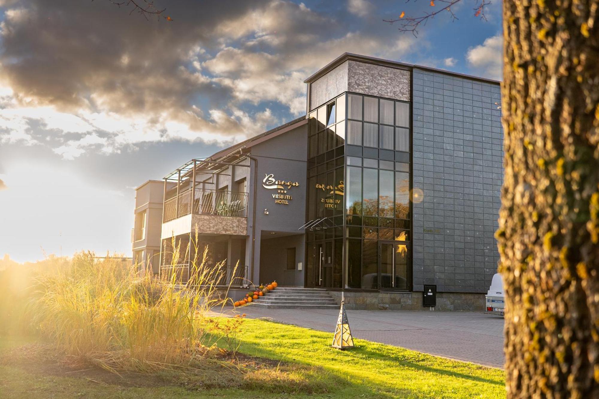 Hotel Viesbutis Banga Tauragė Esterno foto