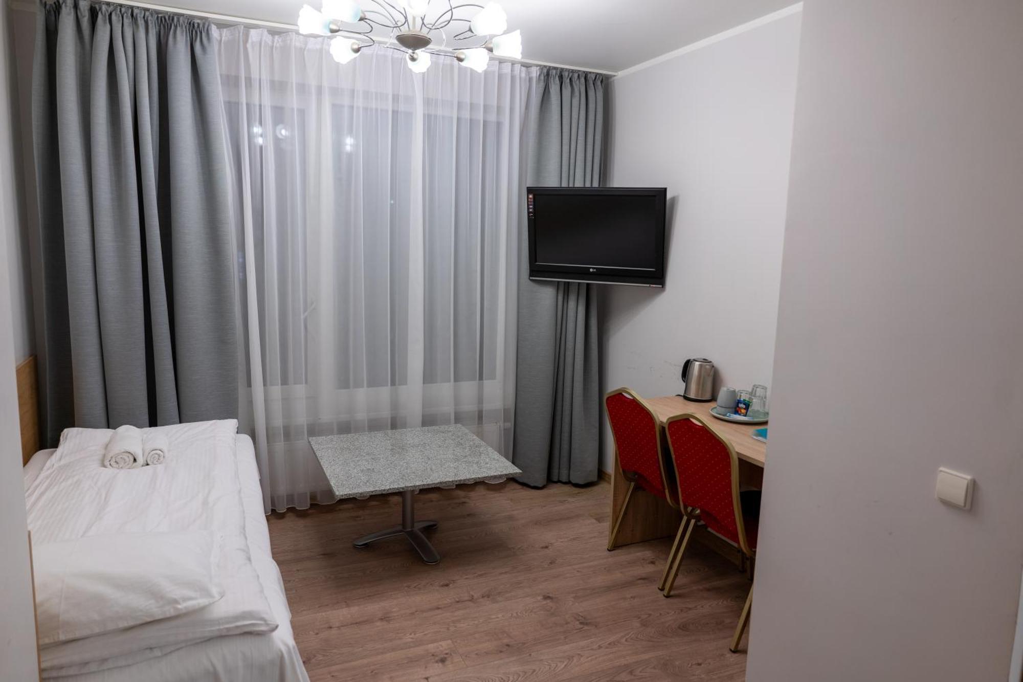Hotel Viesbutis Banga Tauragė Esterno foto