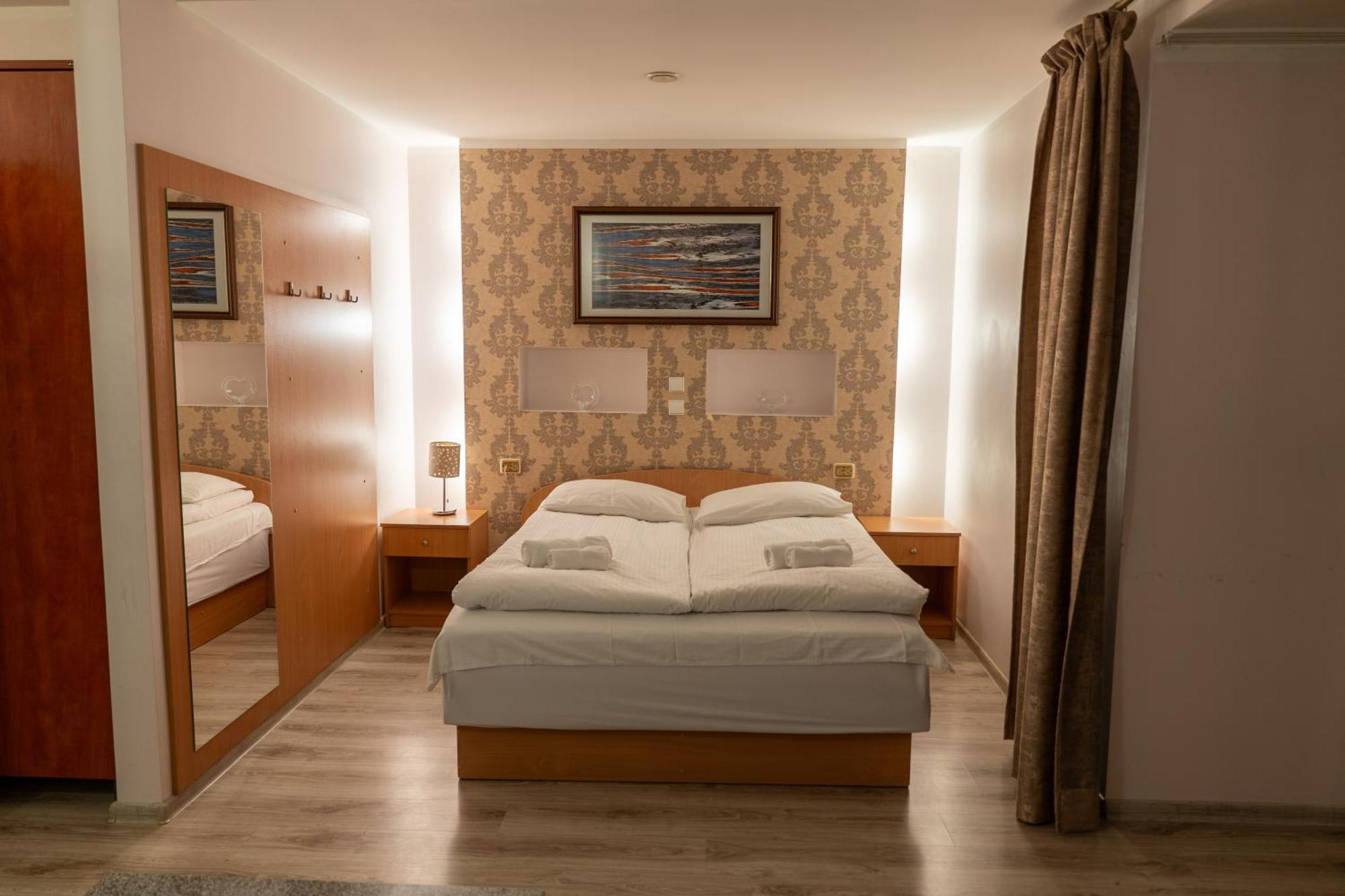Hotel Viesbutis Banga Tauragė Esterno foto